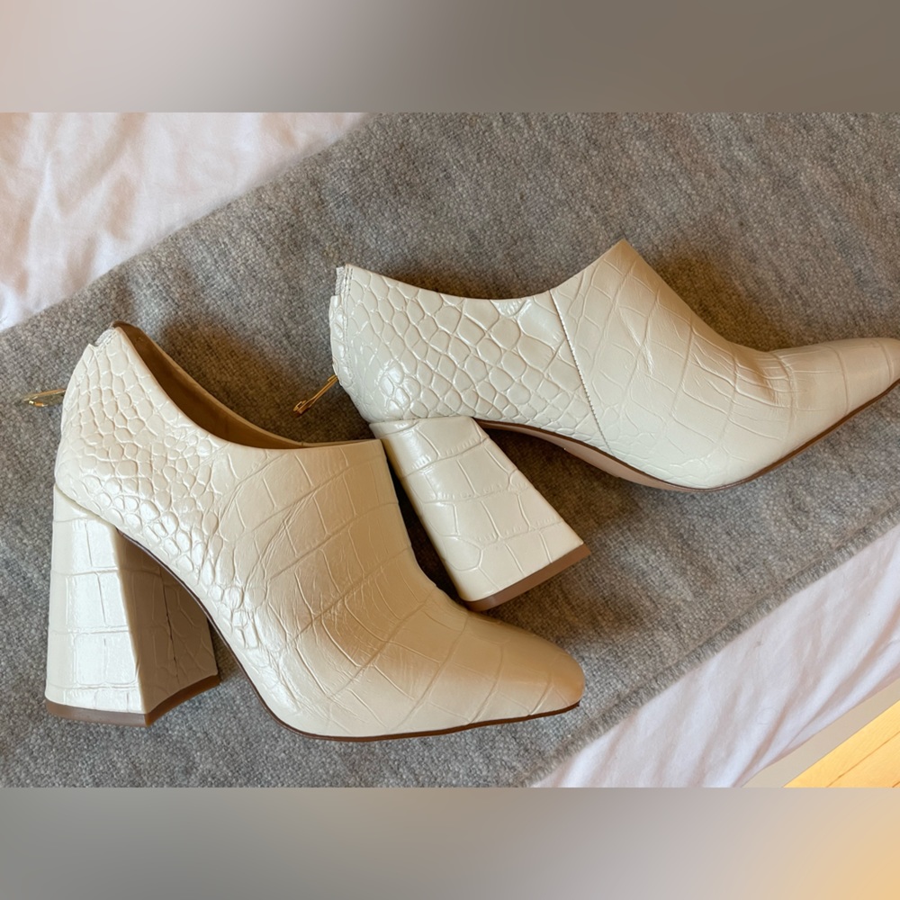 Louise et Cie block heel ankle boot (like new)